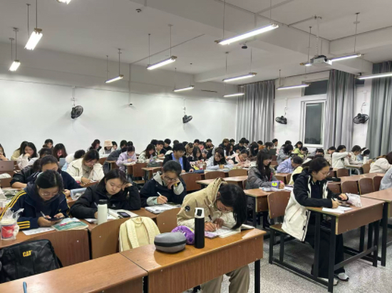 ky体育登录,中超联赛赛程时间表,博取款心丈秒到账,福德正坤官网外国语ky体育登录,中超联赛赛程时间表,博取款心丈秒到账,福德正坤官网大一学子家书活动暖心落幕
